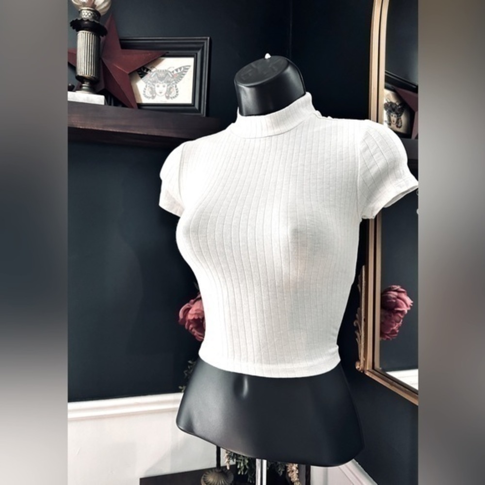 Forever 21 white ribbed crop top, size S